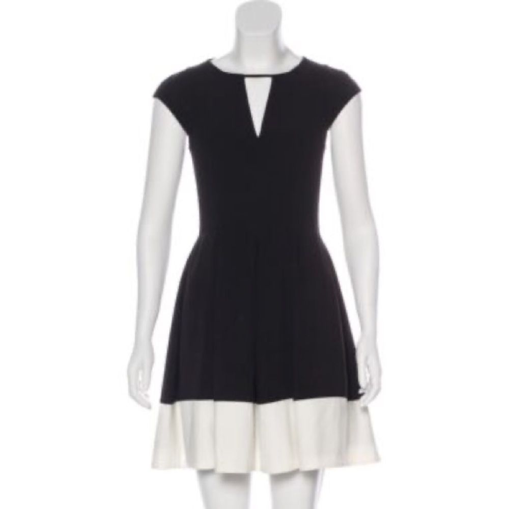 Halston Heritage fit and flare dress cap sleeves black keyhole - Picture 5 of 14